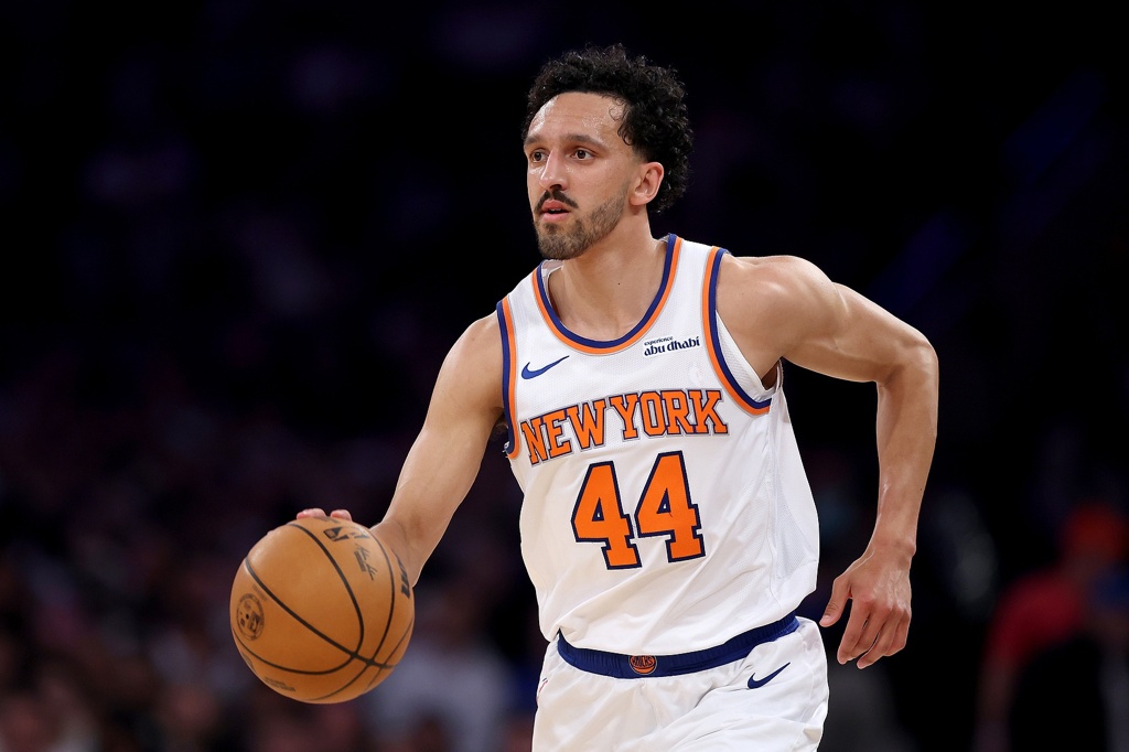 美记：尼克斯可能交易一名球员换选秀权 来留下布罗格登和沙梅特